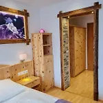 Edelsteinhotel Guniwirt 3*