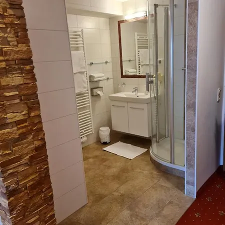 Edelsteinhotel Guniwirt 호텔 3*