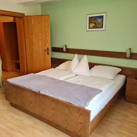 Edelsteinhotel Guniwirt 호텔 3*