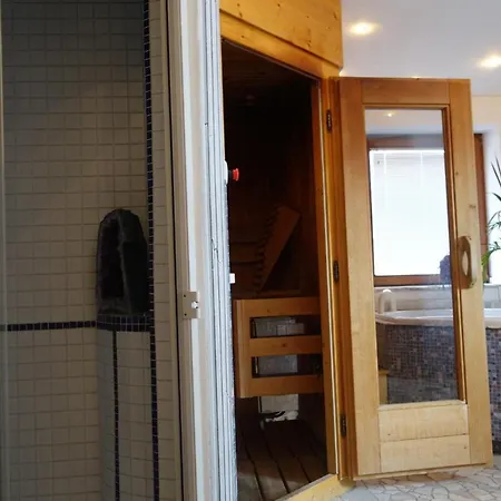 Edelsteinhotel Guniwirt فندق Krakaudorf