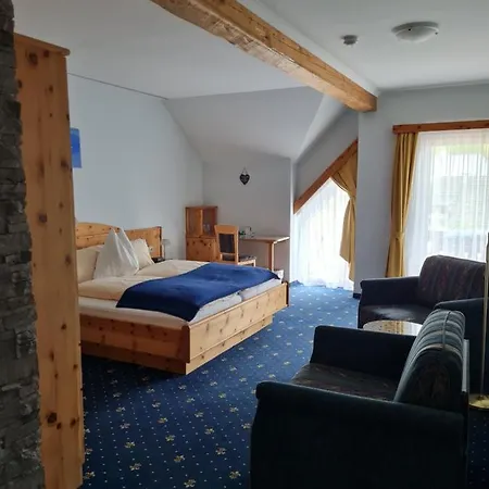 Edelsteinhotel Guniwirt מלון 3*