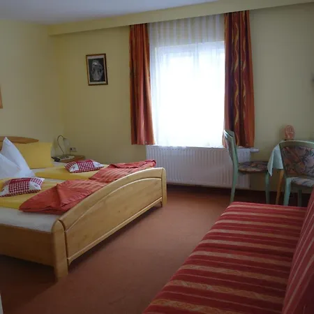 Edelsteinhotel Guniwirt 호텔