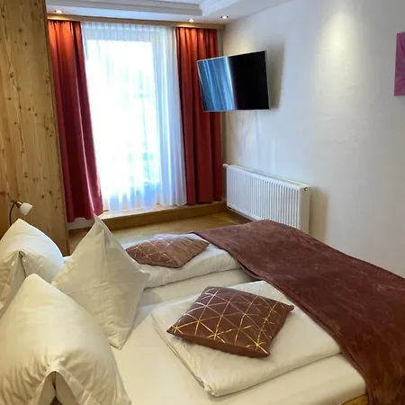 Edelsteinhotel Guniwirt 3*