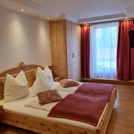 Edelsteinhotel Guniwirt Szálloda 3*