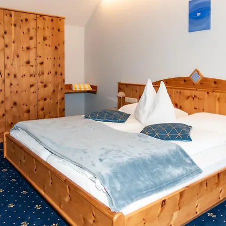 호텔 Edelsteinhotel Guniwirt