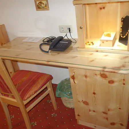 Edelsteinhotel Guniwirt Szálloda Krakaudorf