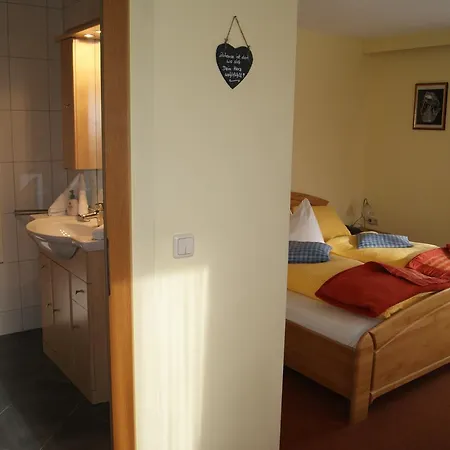 Edelsteinhotel Guniwirt 호텔 3*