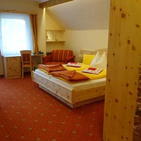 Edelsteinhotel Guniwirt Hotel 3*