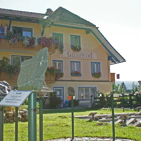 호텔 Edelsteinhotel Guniwirt