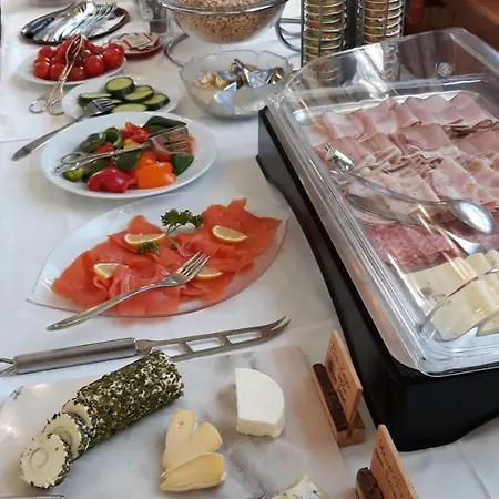 Edelsteinhotel Guniwirt Hotel 3*