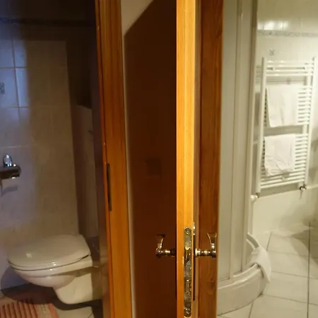 Edelsteinhotel Guniwirt 호텔 3*