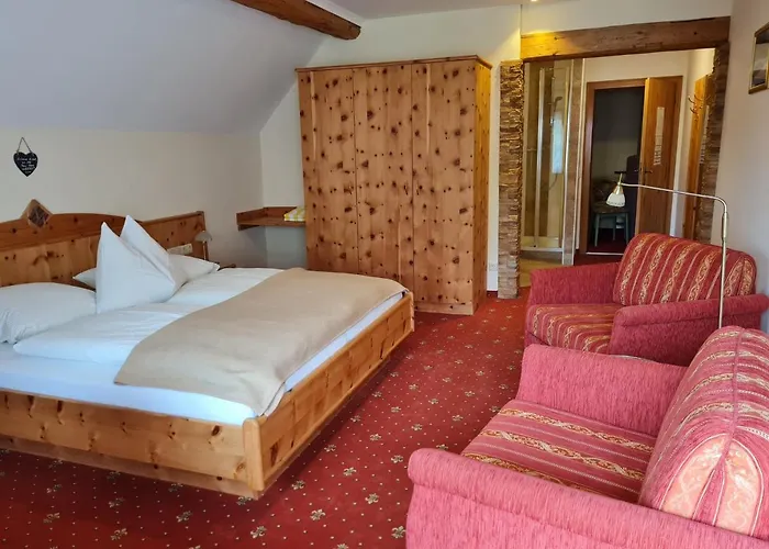 فندق Edelsteinhotel Guniwirt 3*