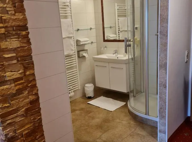 Edelsteinhotel Guniwirt فندق 3*