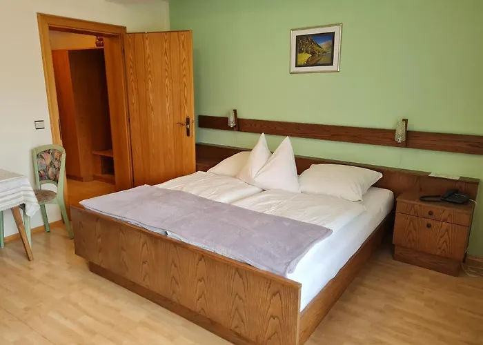 Edelsteinhotel Guniwirt Hotel 3*