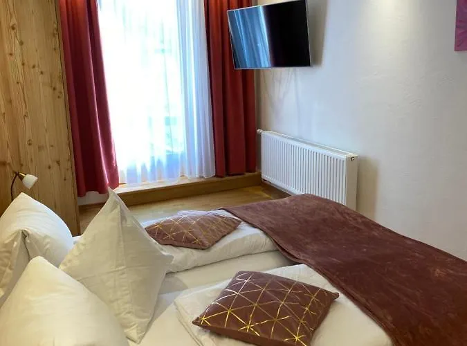 Edelsteinhotel Guniwirt 3*