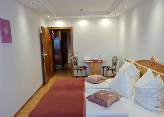 فندق Edelsteinhotel Guniwirt 3*