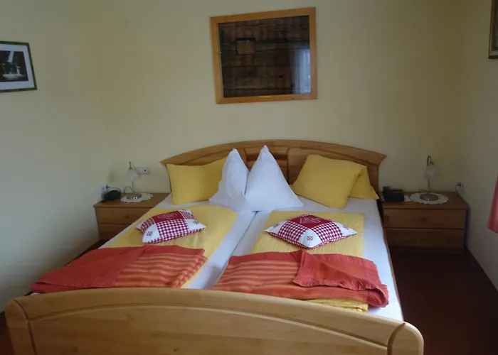 Edelsteinhotel Guniwirt فندق Krakaudorf