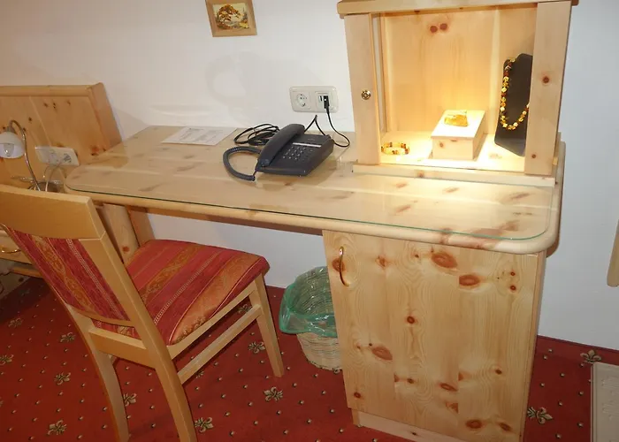 Edelsteinhotel Guniwirt فندق Krakaudorf