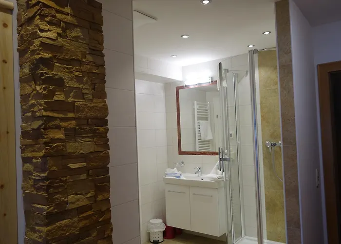 فندق Edelsteinhotel Guniwirt 3*